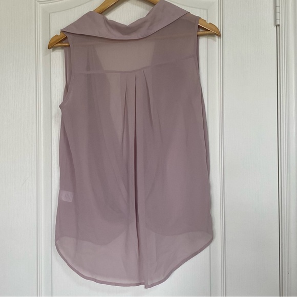 Tobi Sleeveless Deep V-Neck Blouse in Mauve Size S - Picture 6 of 9
